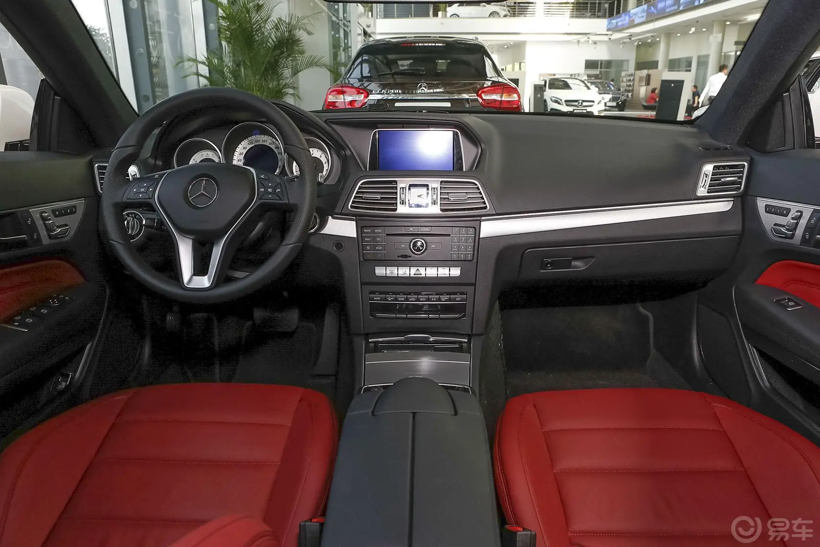 奔驰E级(进口)E320 Coupe内饰全景正拍