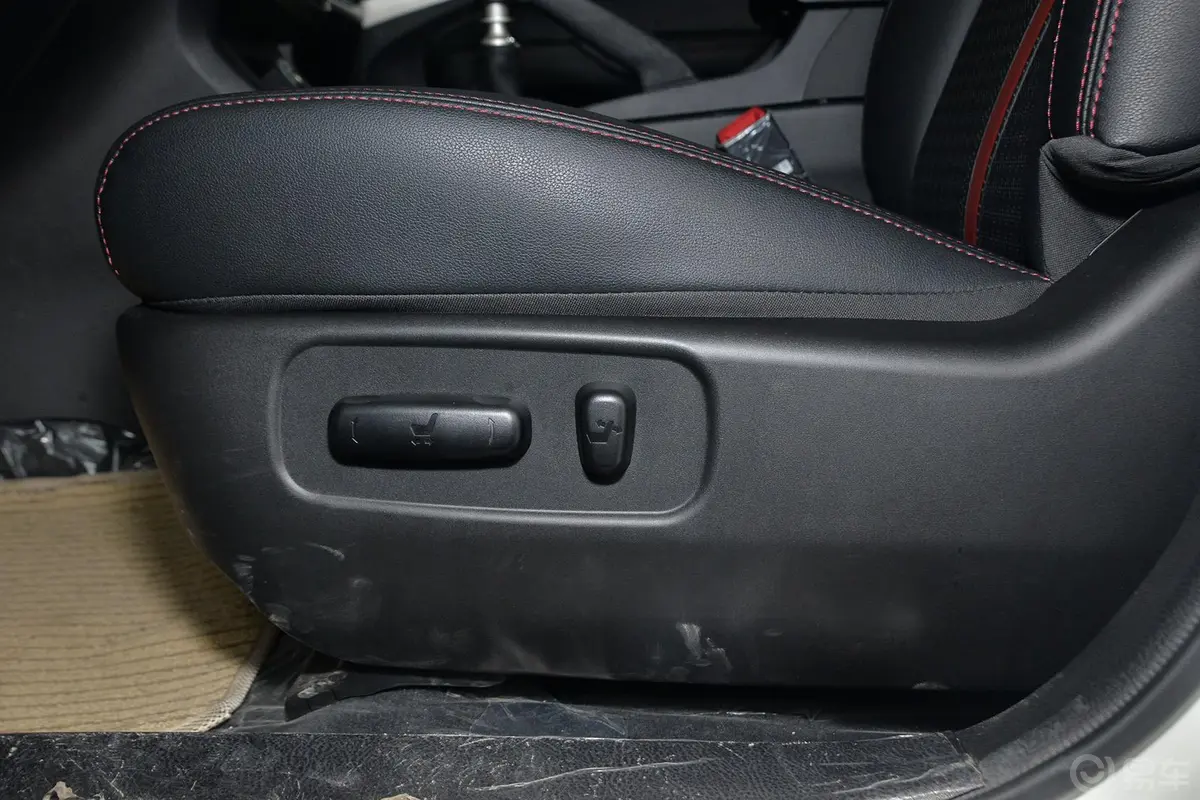 比亚迪S71.5T 手动 尊贵型 7座座椅调节键