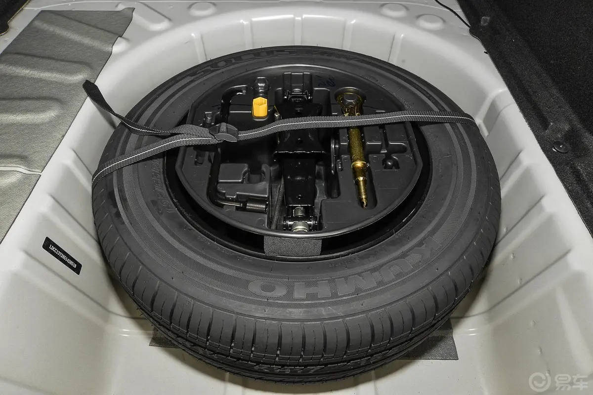 世嘉三厢 1.6L 手动 品享型 VTS版备胎