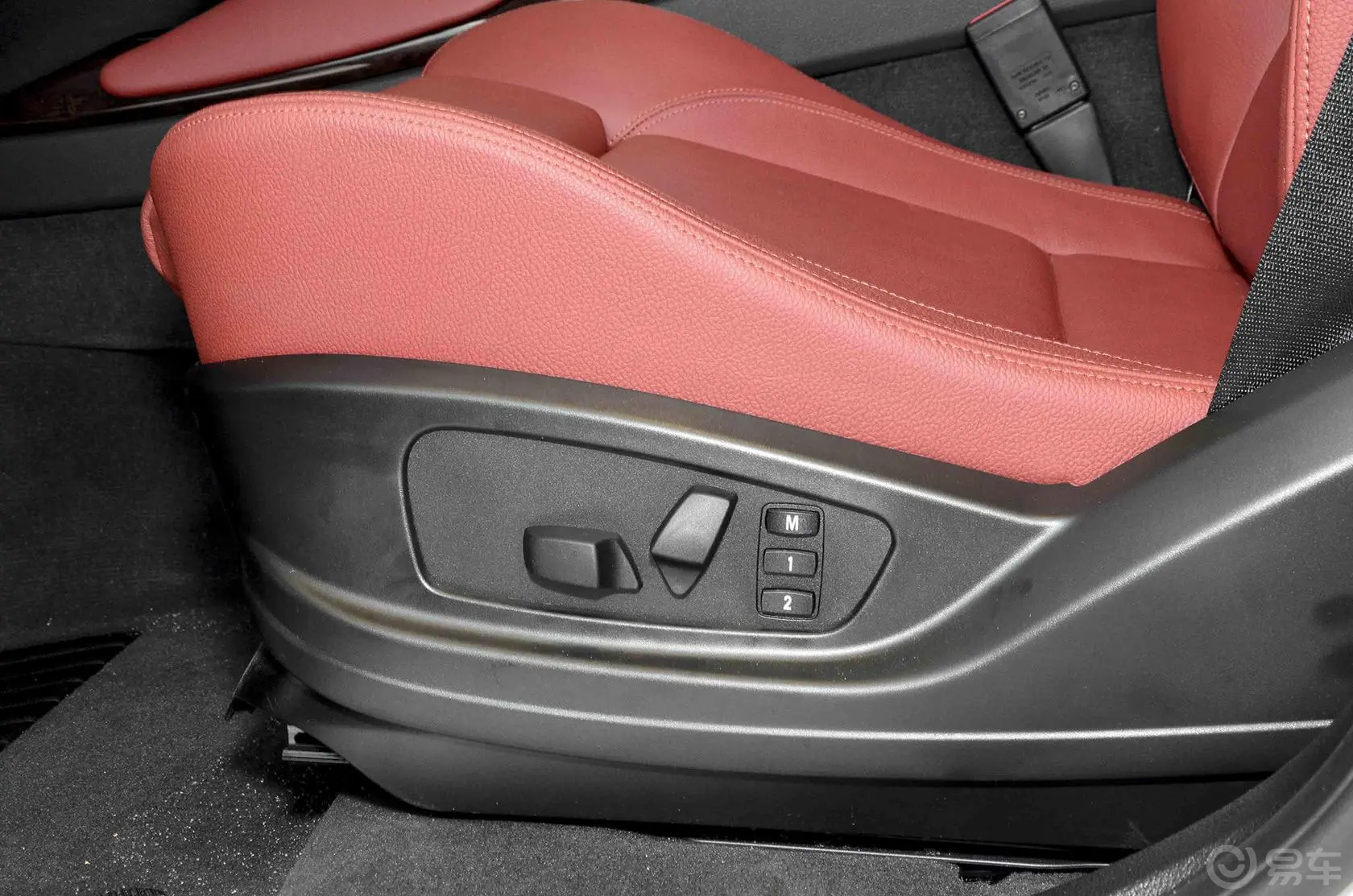 宝马X6xDrive35i 中东版座椅调节键