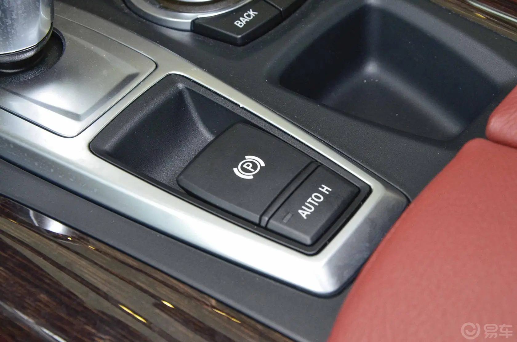 宝马X6xDrive35i 中东版驻车制动（手刹，电子，脚刹）