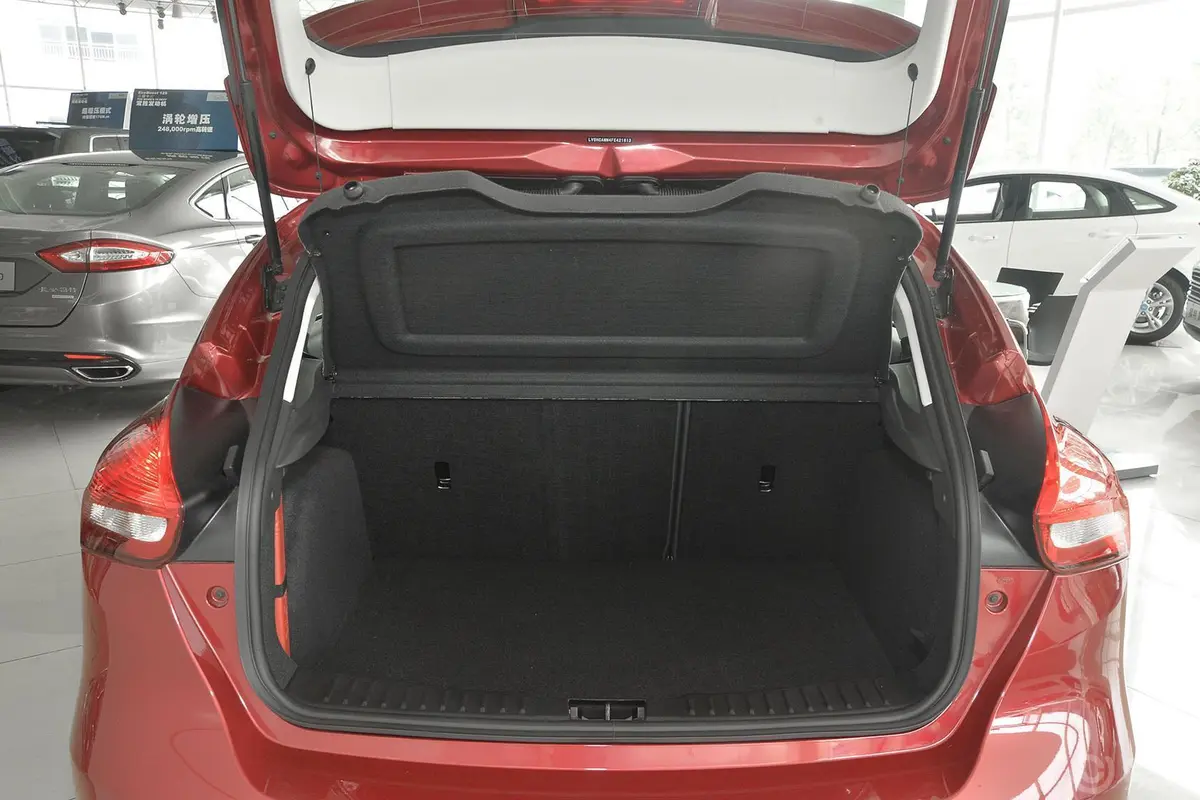 福克斯两厢 Ecoboost125 手动 超能风尚型行李箱空间