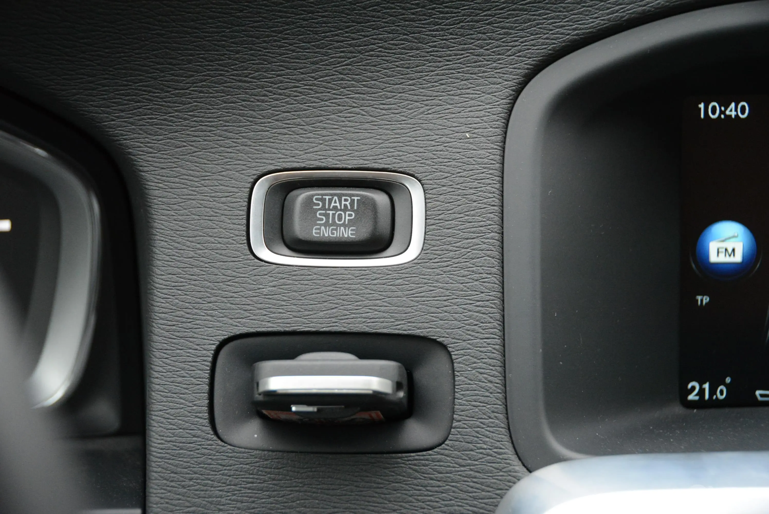 沃尔沃V60Cross Country 2.5T T6 AWD无钥匙进入启动键