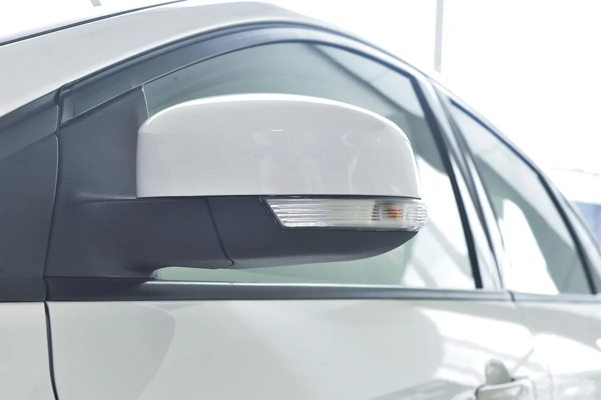 福克斯三厢 1.6L 自动舒适型后视镜转向灯（前）