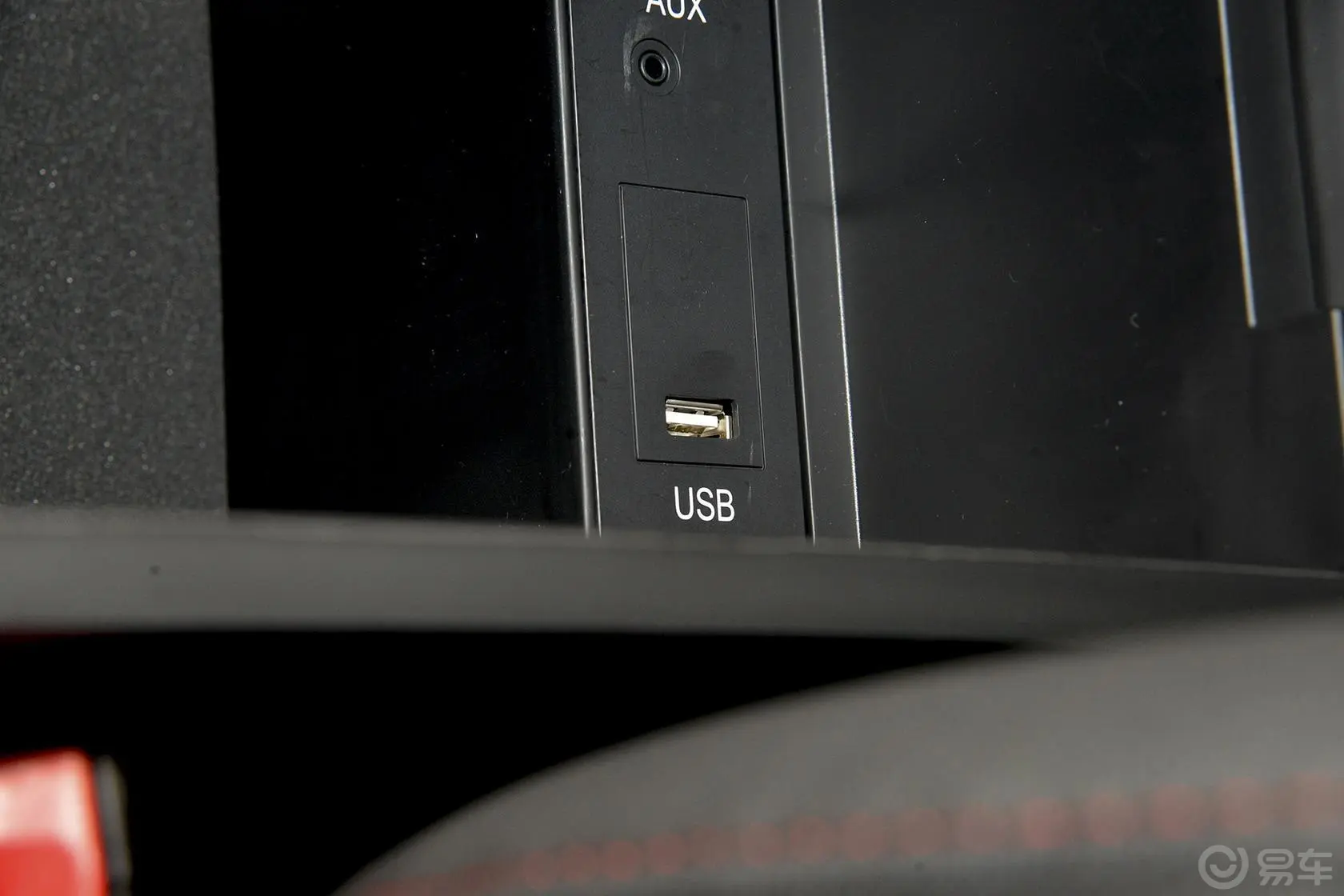 猎豹CS102.0T 手动 风尚版USB接口