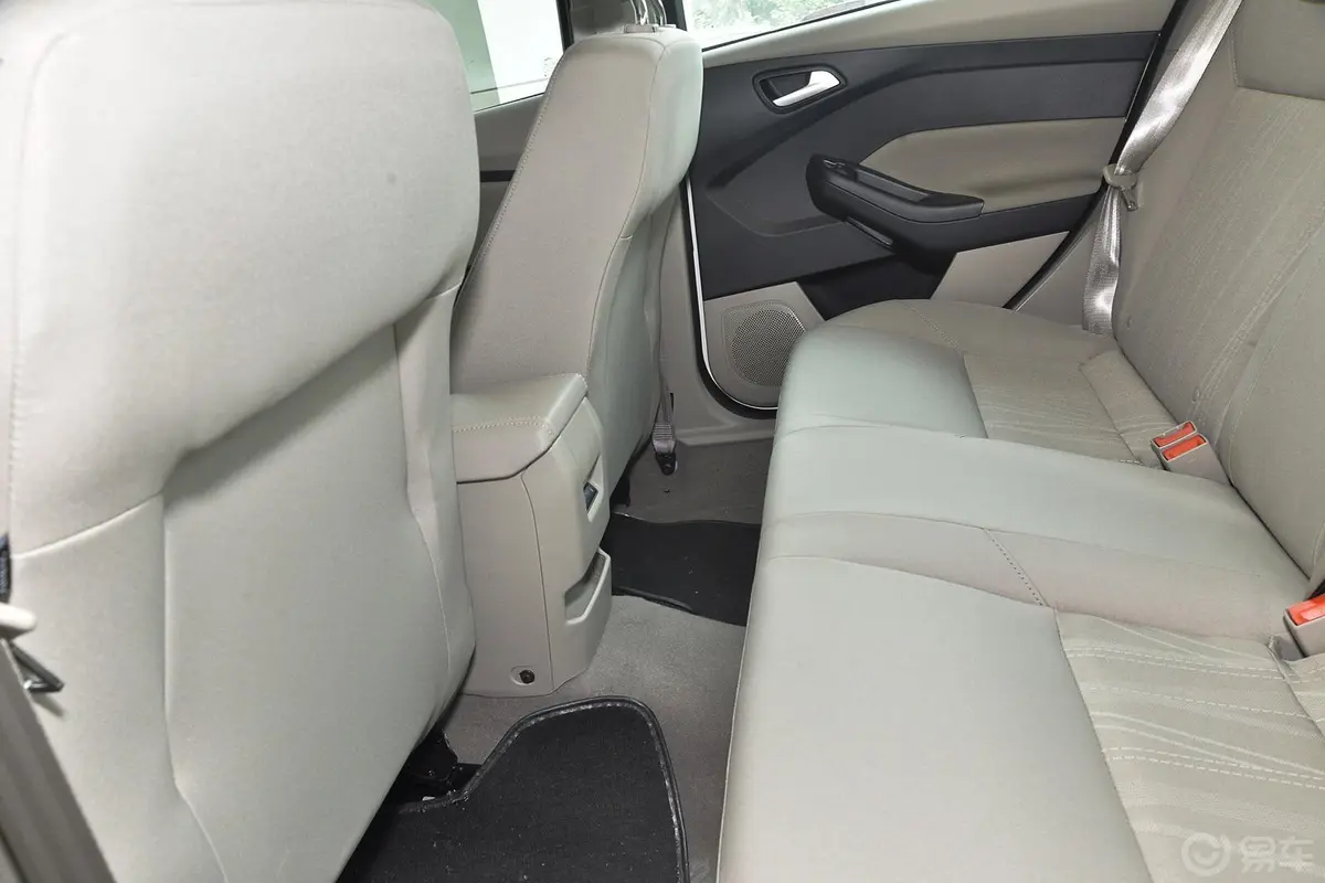 福克斯三厢 1.6L 自动舒适型空间