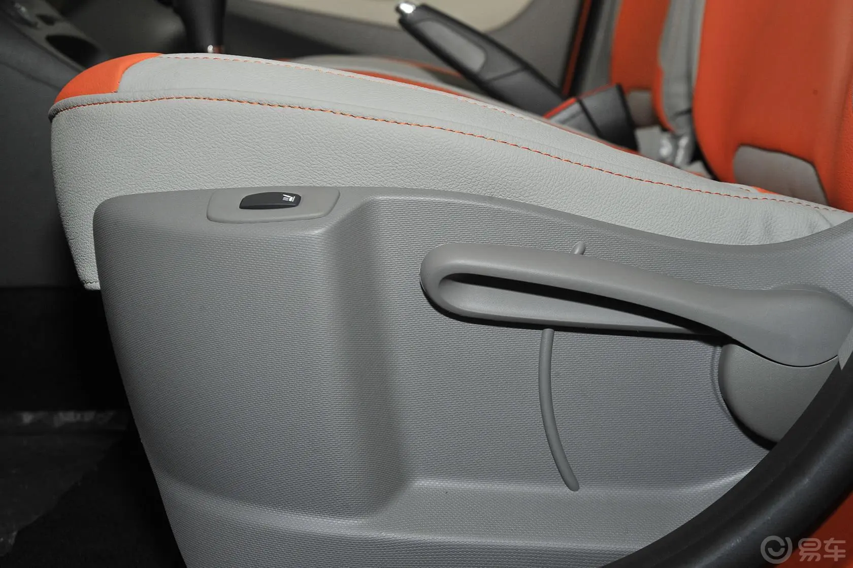 卡缤1.2T 自动 舒适抢鲜版座椅调节键