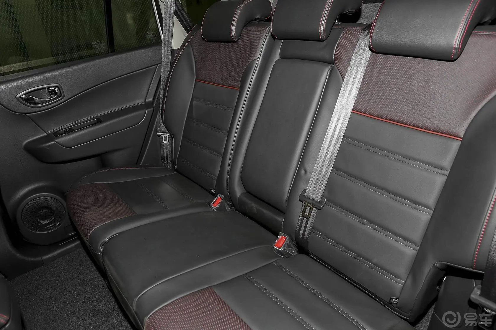 科雷傲(进口)2.5L 两驱 舒适版后排座椅
