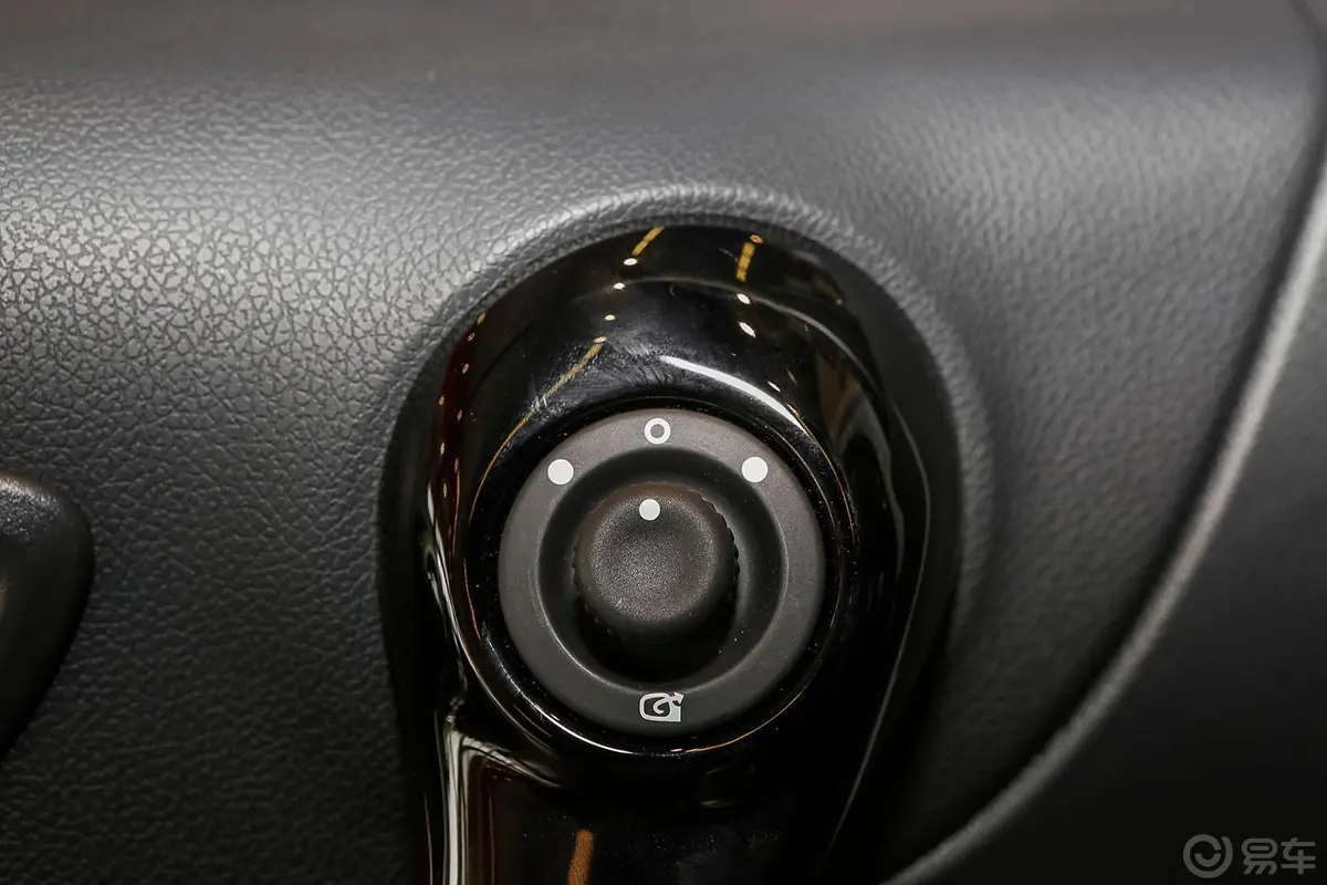 科雷傲(进口)2.5L 两驱 舒适版外后视镜控制键