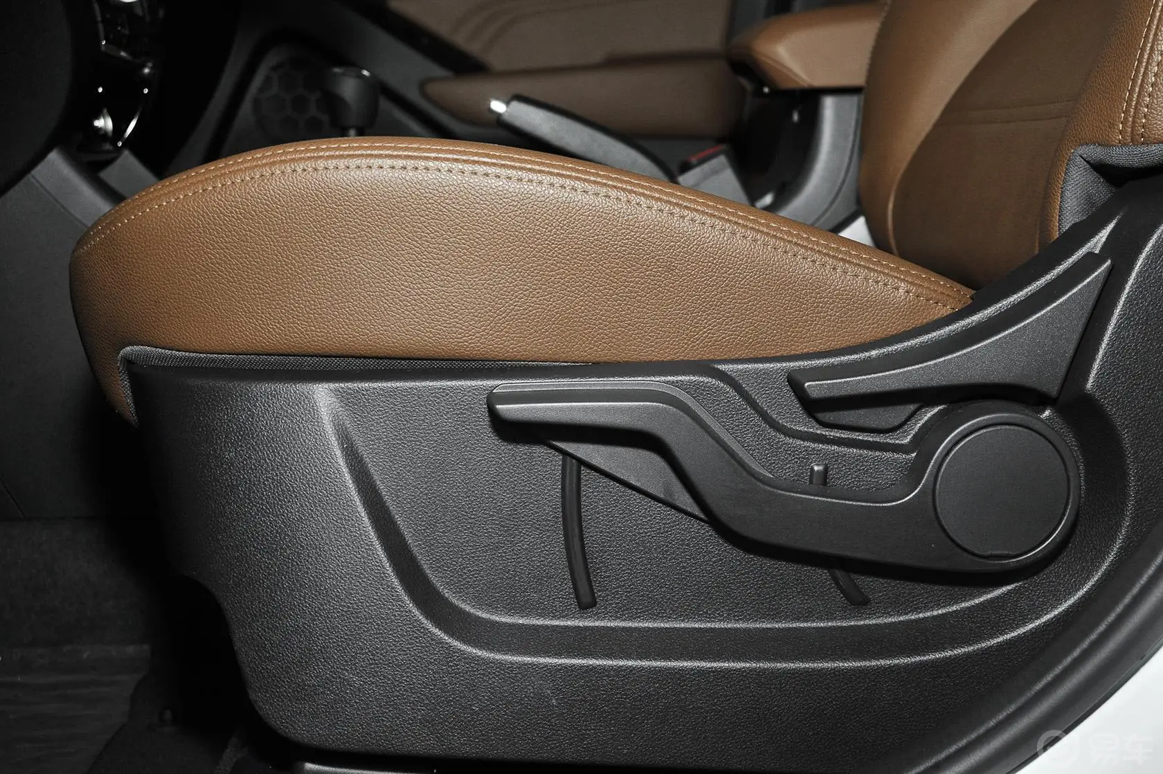 威旺S50乐动版 1.5T 手动 豪华版座椅调节键