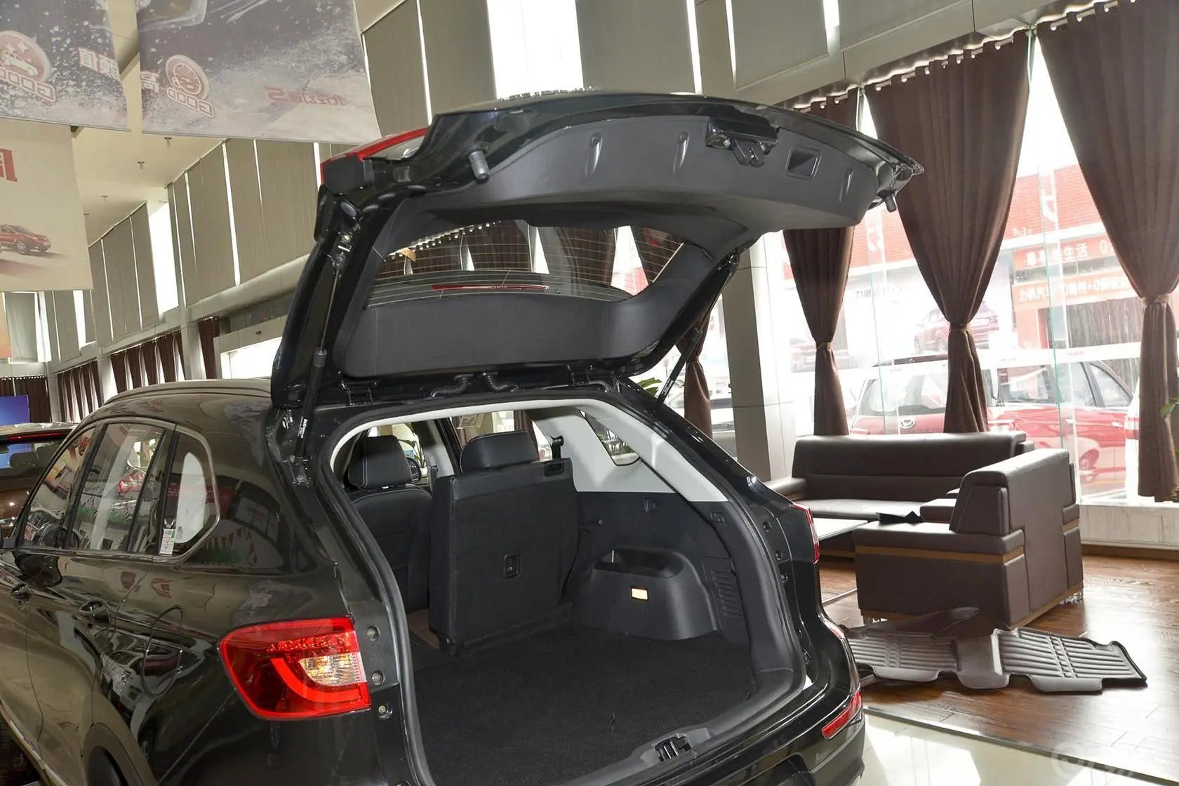 幻速S61.5T 手动 智能型行李厢开口范围