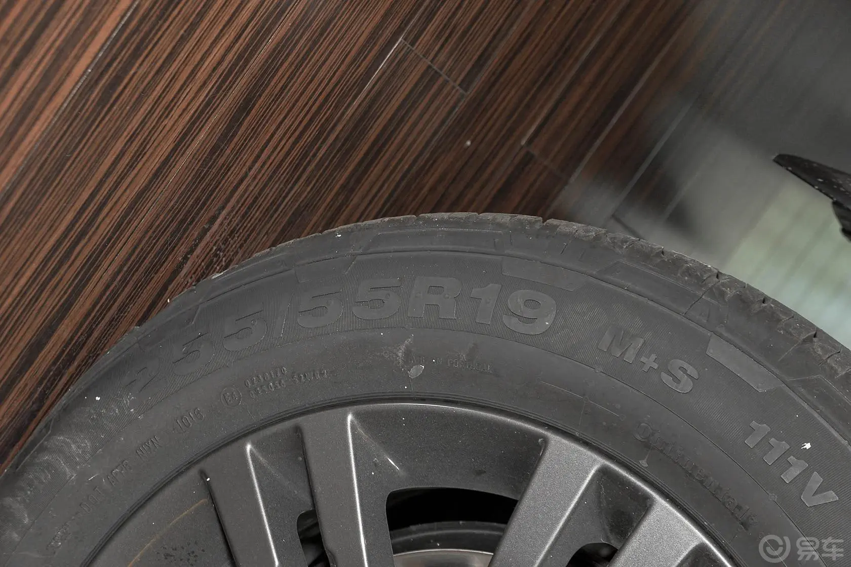 发现3.0 SDV6 HSE 柴油版轮胎规格