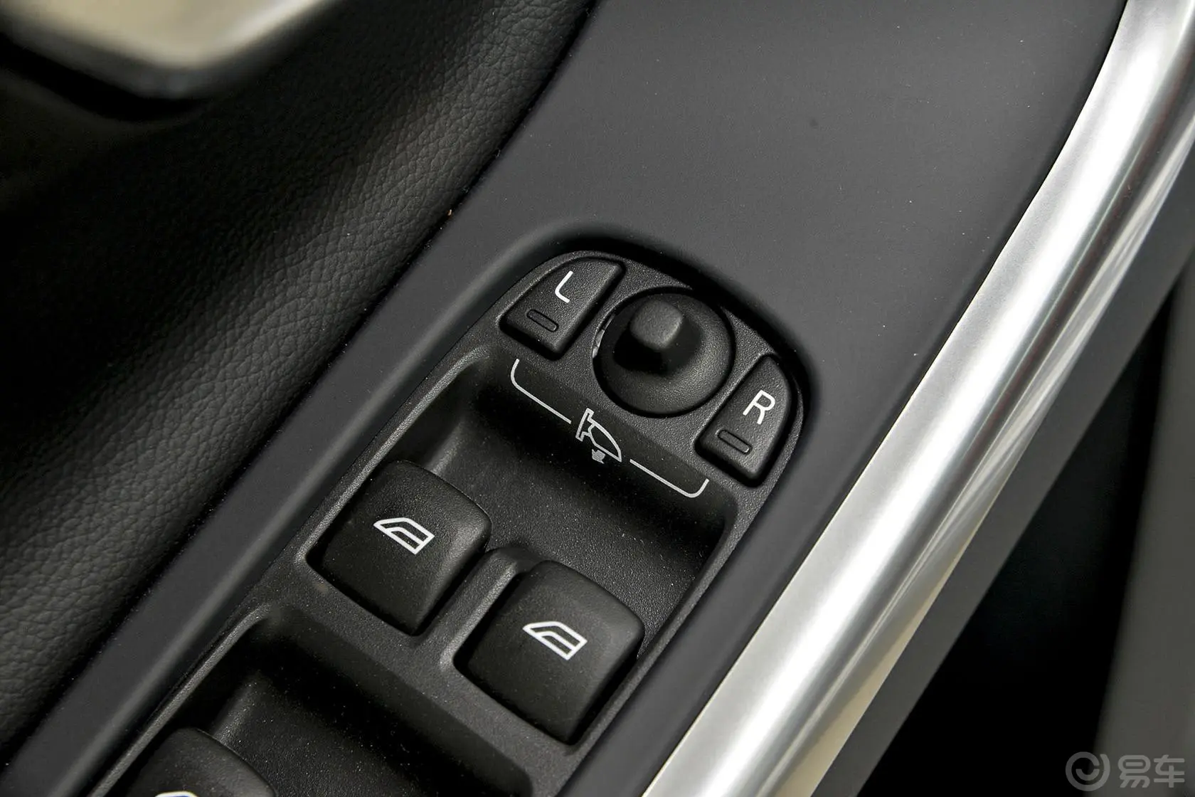 沃尔沃V60T6 AWD 个性运动版外后视镜控制键