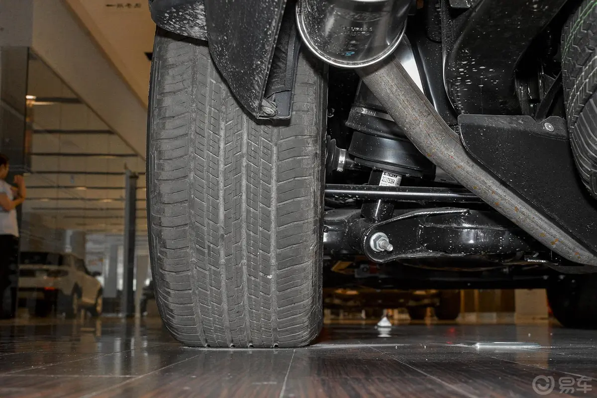 发现3.0 SDV6 HSE 柴油版轮胎花纹