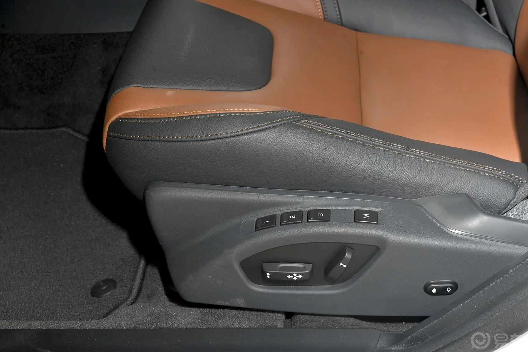 沃尔沃V60T6 AWD 个性运动版座椅调节键