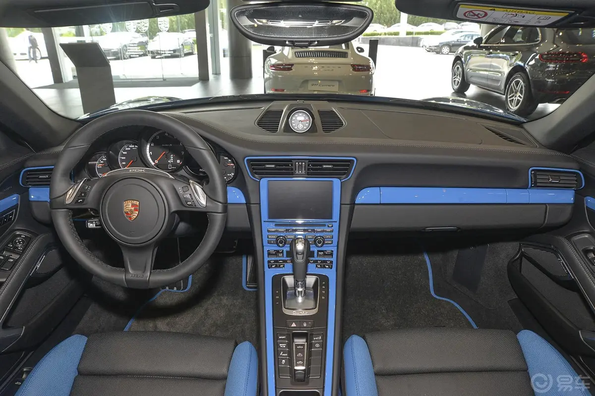 保时捷911Turbo S Cabriolet 3.8T中控台驾驶员方向