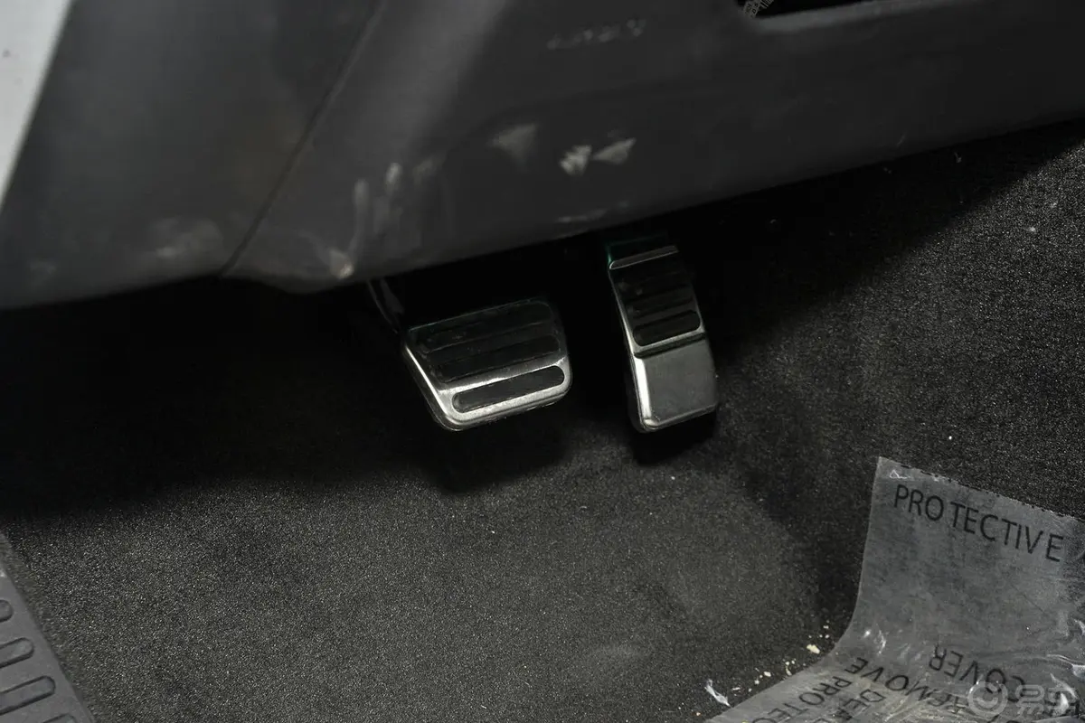 Mustang2.3L 手自一体 性能版脚踏板