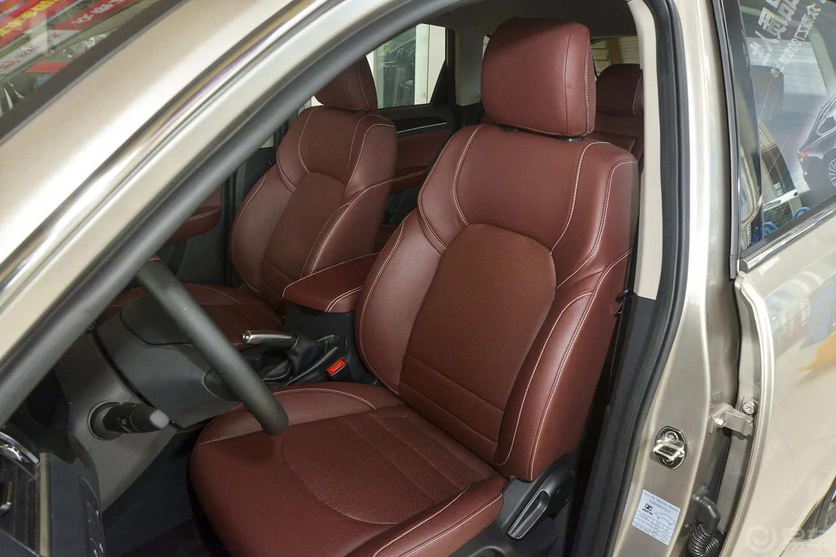 众泰T600家用版 2.0T 手动 豪华型驾驶员座椅