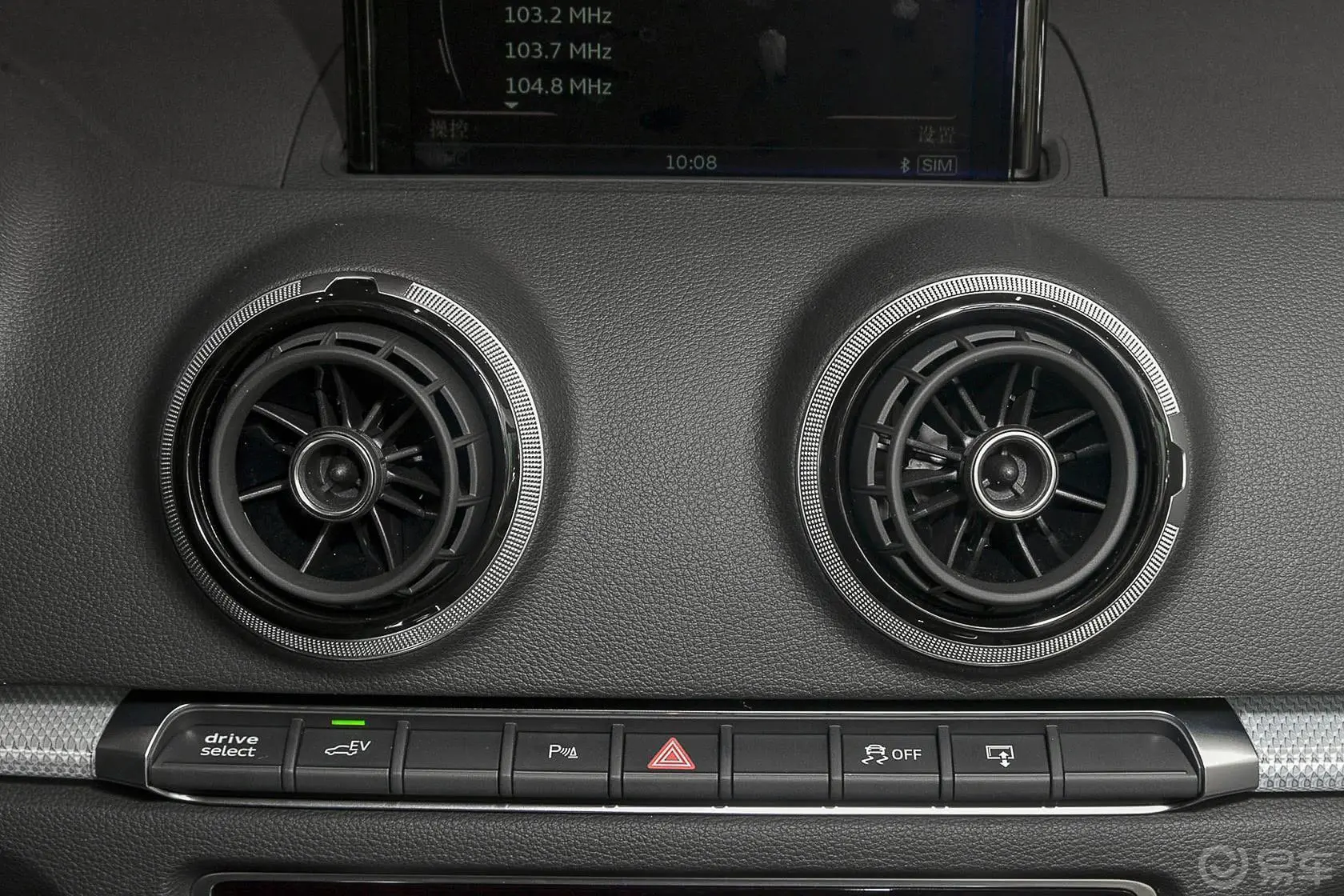 奥迪A3 插电混动(进口)Sportback e-tron 舒适型前出风口