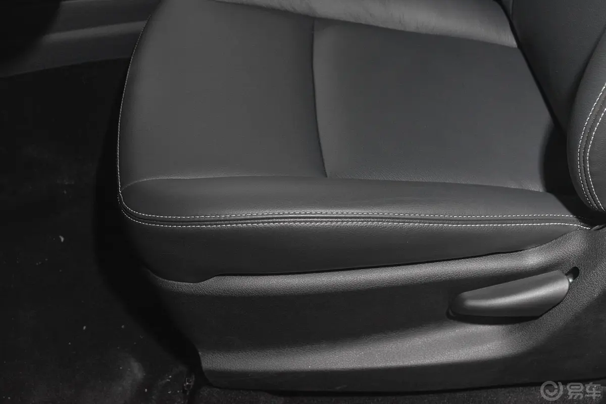瑞迈2.8T 四驱超豪华款座椅调节键