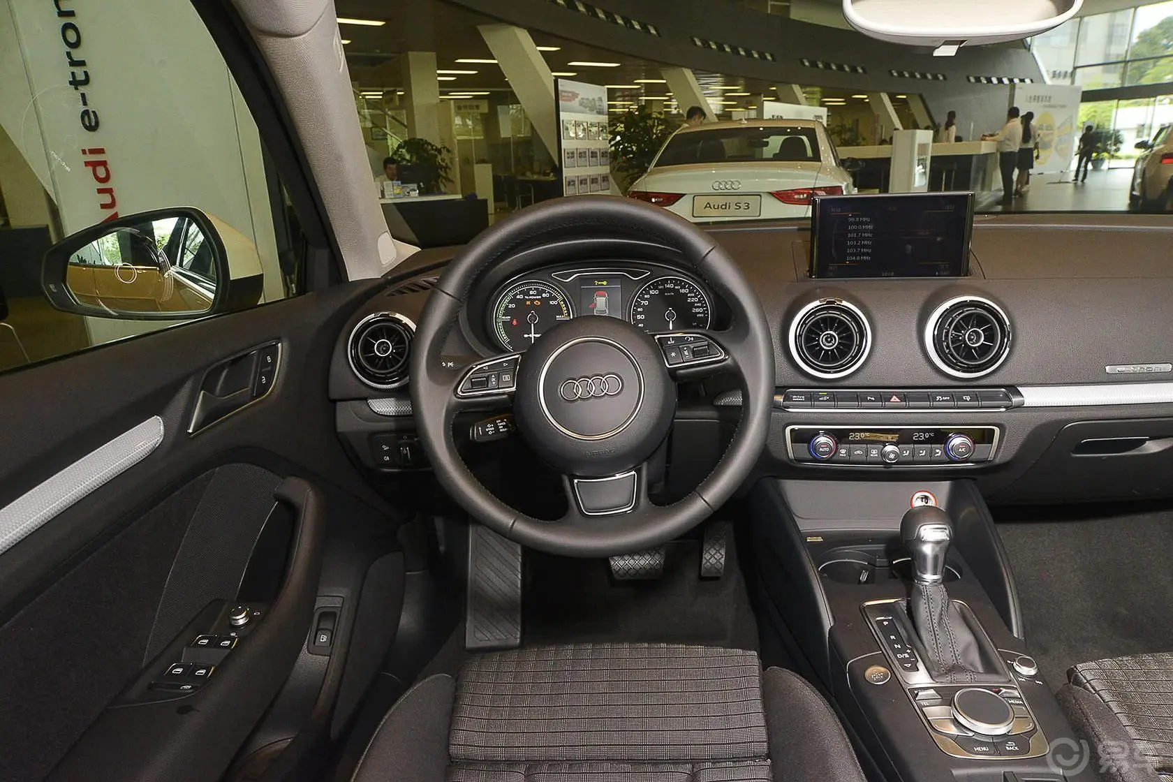 奥迪A3 插电混动(进口)Sportback e-tron 舒适型驾驶位区域