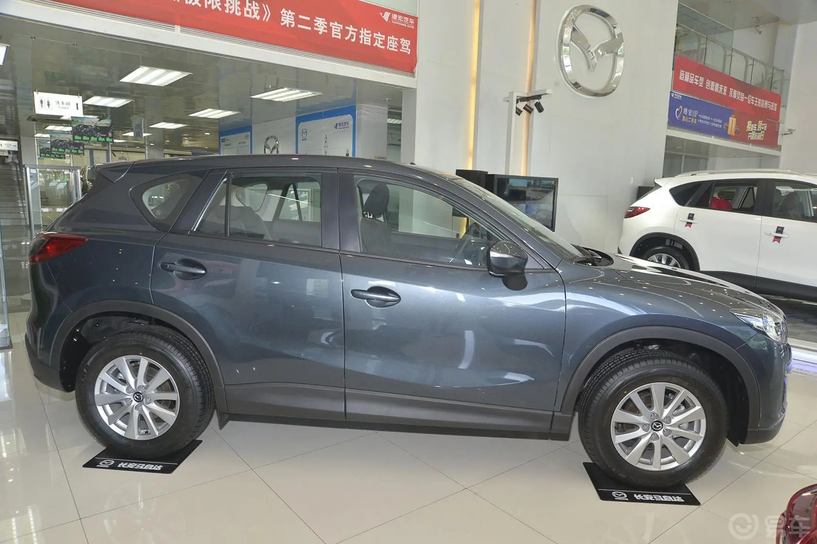 马自达CX-52.0L 手自一体 两驱 都市版正侧车头向右水平