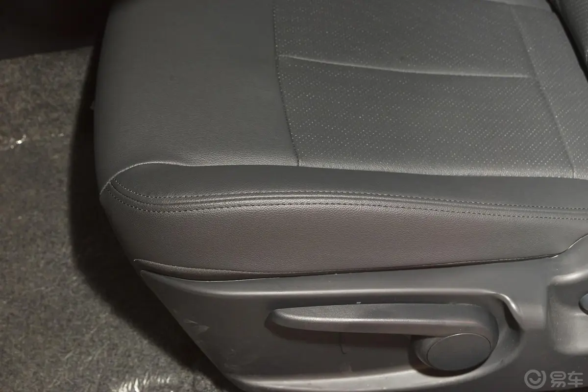 众泰Z300新视界版 1.6L 自动 豪华型座椅调节键