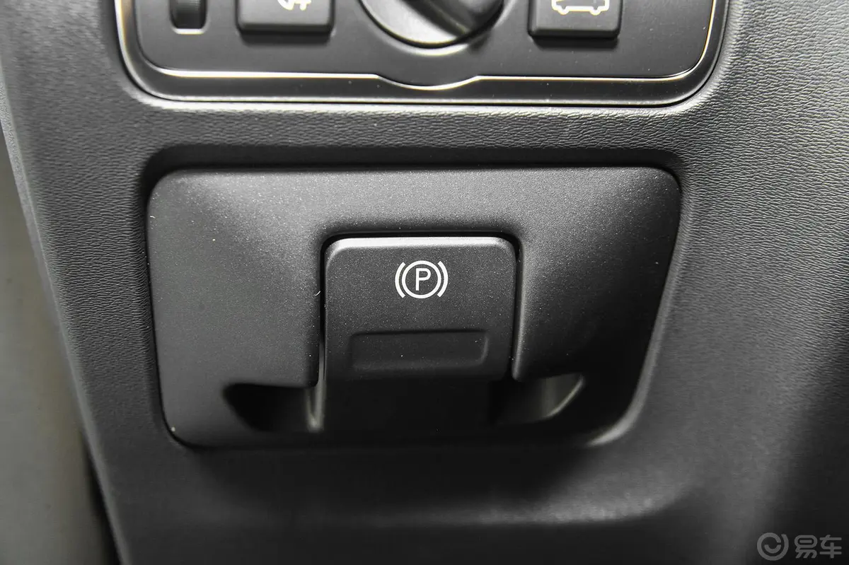 沃尔沃XC60T5 AWD 智远版驻车制动（手刹，电子，脚刹）