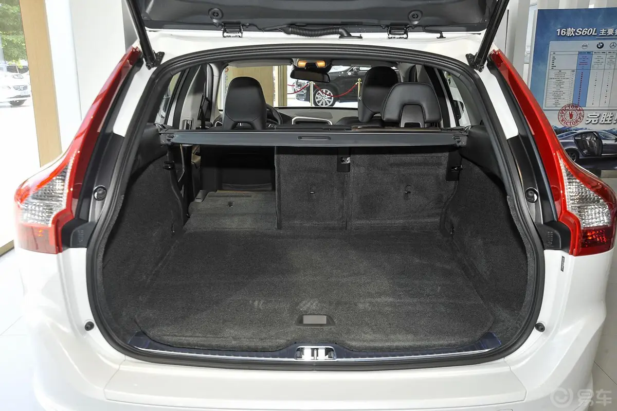 沃尔沃XC60T5 AWD 智远版行李箱空间