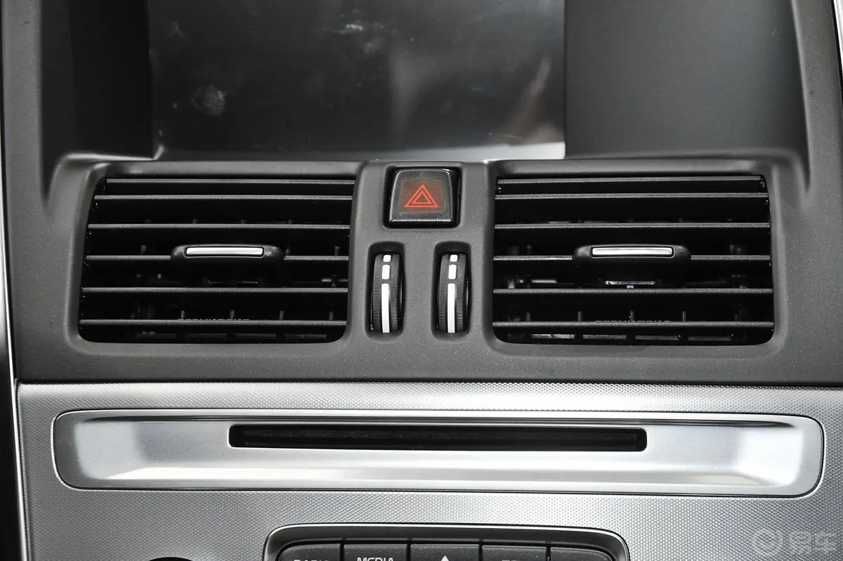 沃尔沃XC60T5 AWD 智远版前出风口