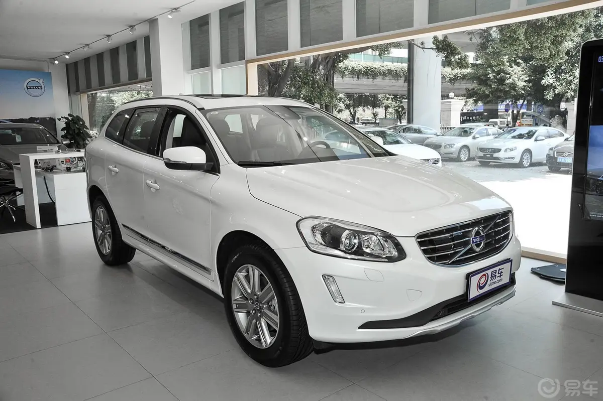 沃尔沃XC60T5 AWD 智远版车尾局部