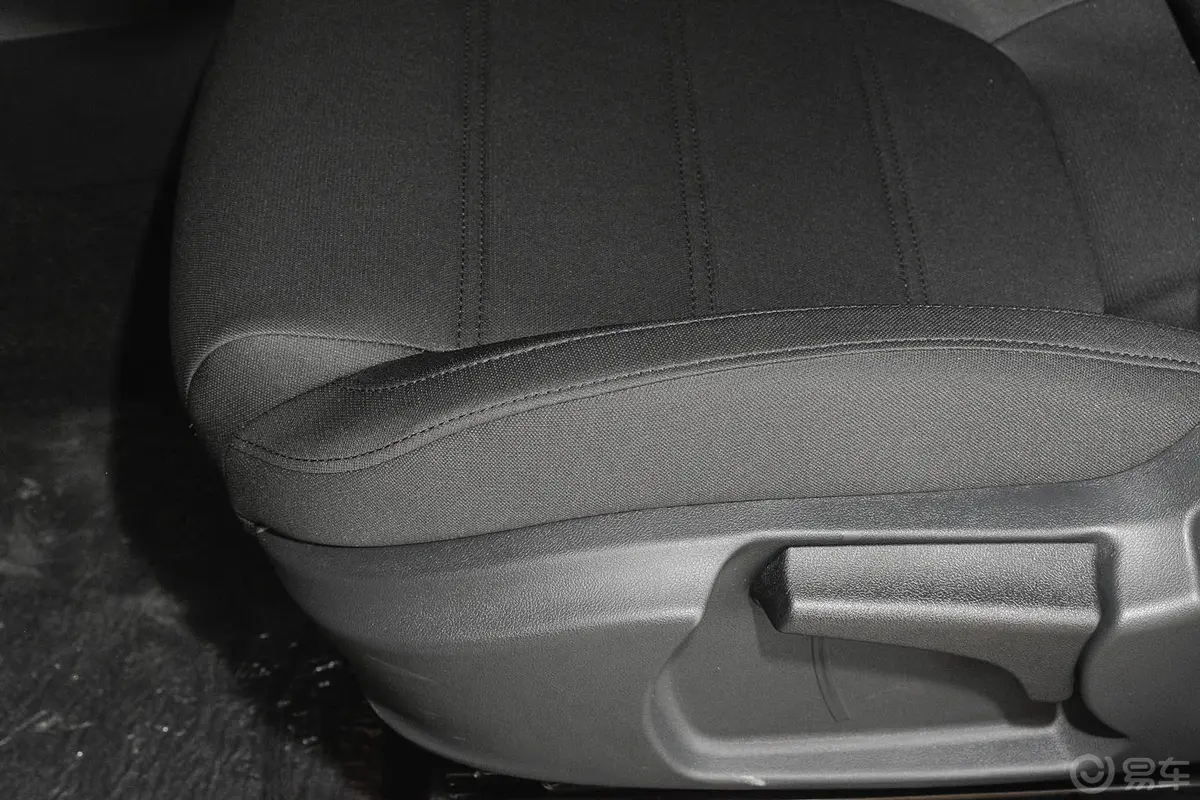 名爵GS 锐腾1.5TGI 手动 两驱 舒适版座椅调节键