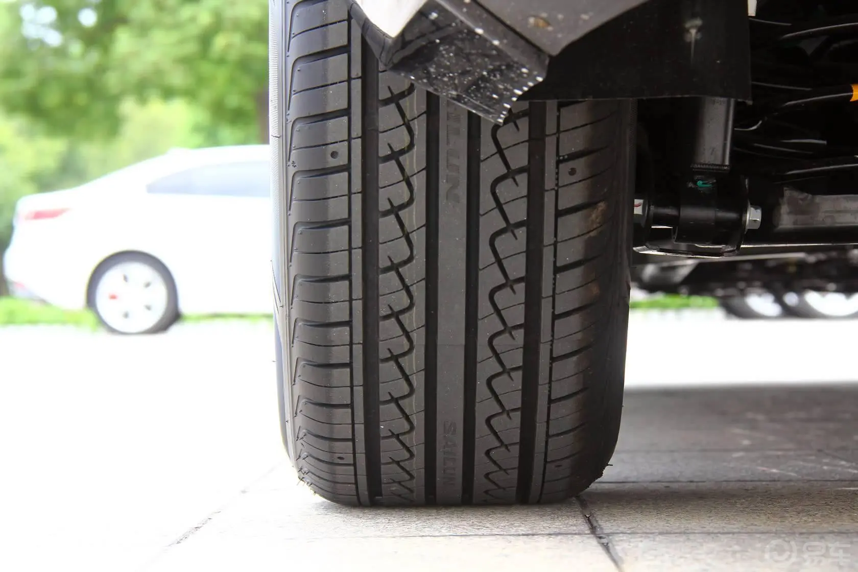 众泰Z5001.5T CVT 精英型轮胎花纹