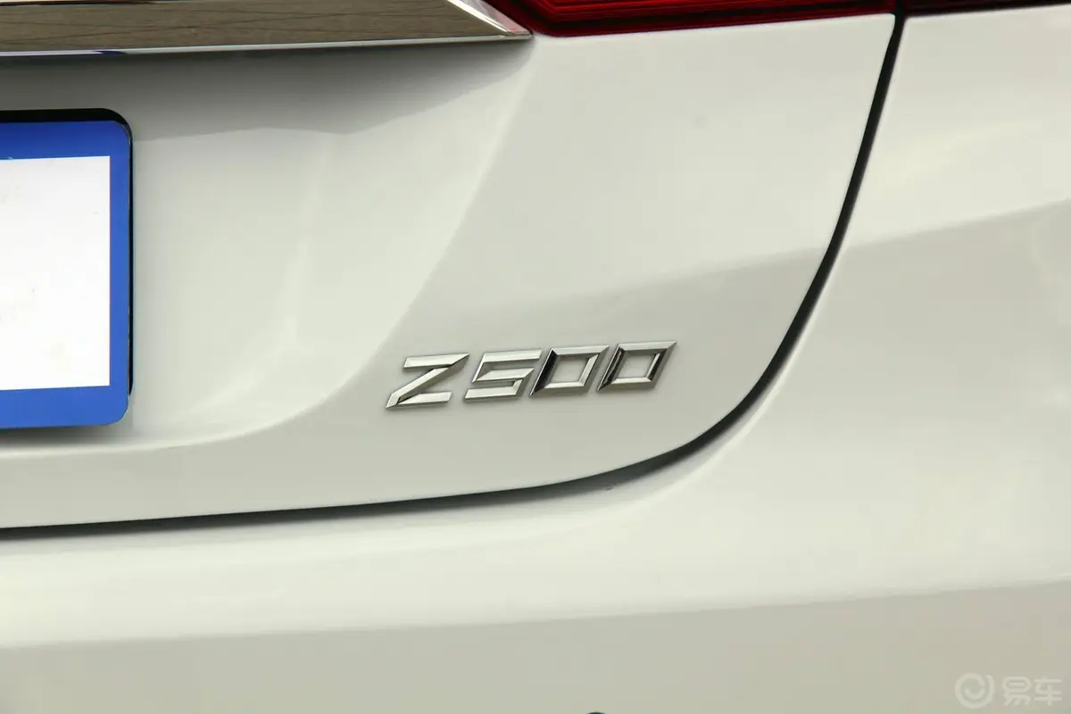 众泰Z5001.5T CVT 尊贵型尾标