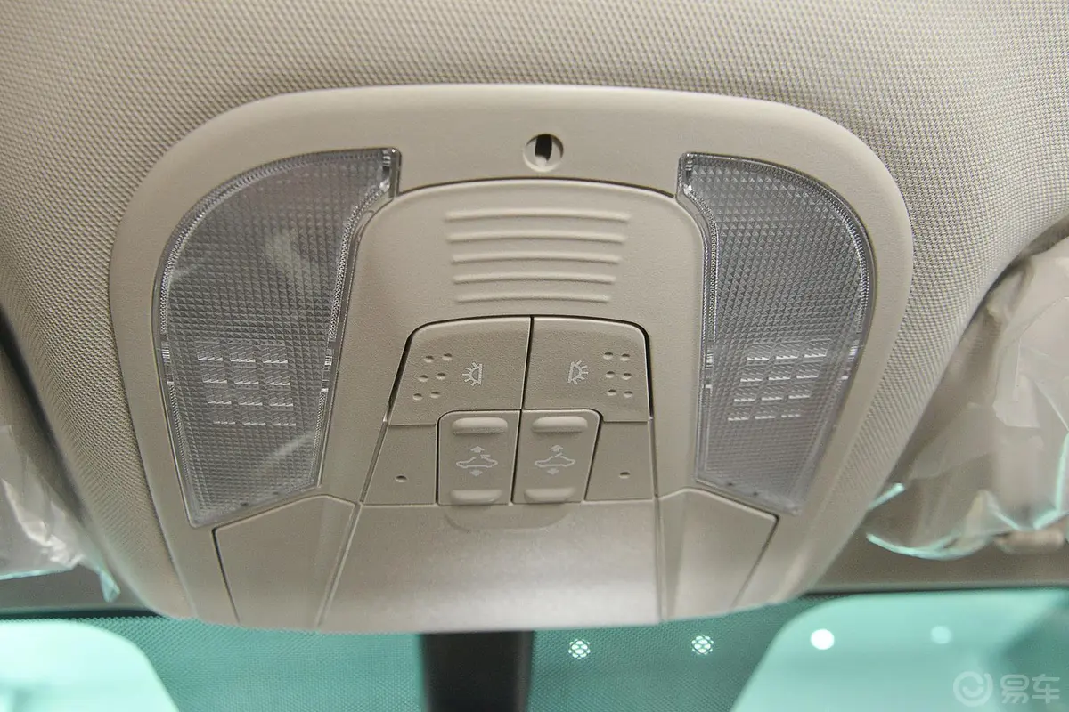 比亚迪G51.5TI 手动 尊贵版前排车顶中央控制区