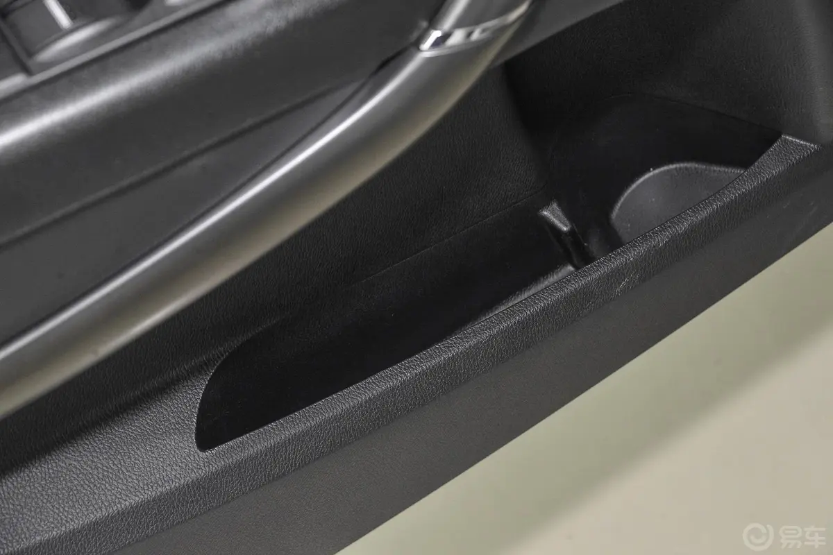 奔腾X802.0L 自动 舒适型驾驶员门储物盒