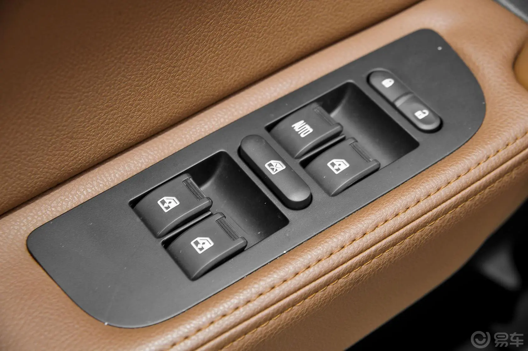 野马T70改款 1.8T CVT 优雅型车窗升降键