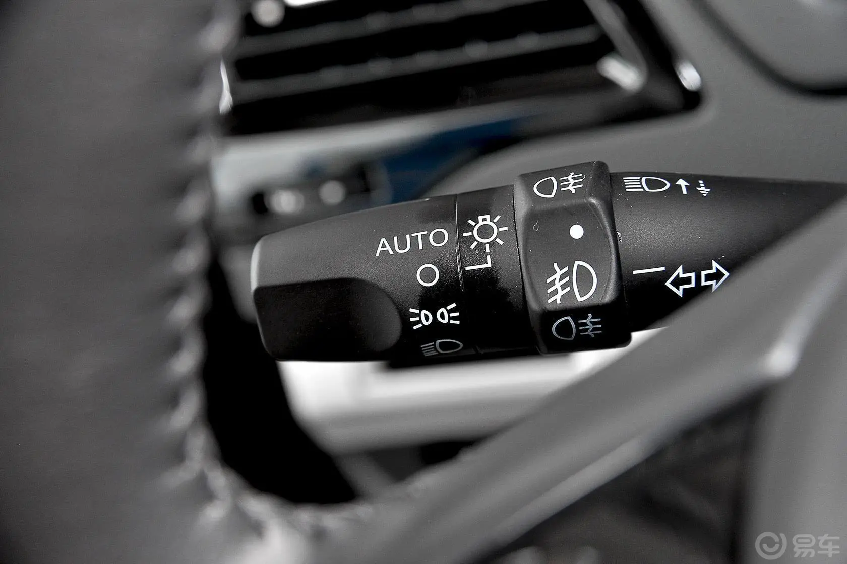 比亚迪S71.5T 手动 尊贵型 7座 升级版大灯开关