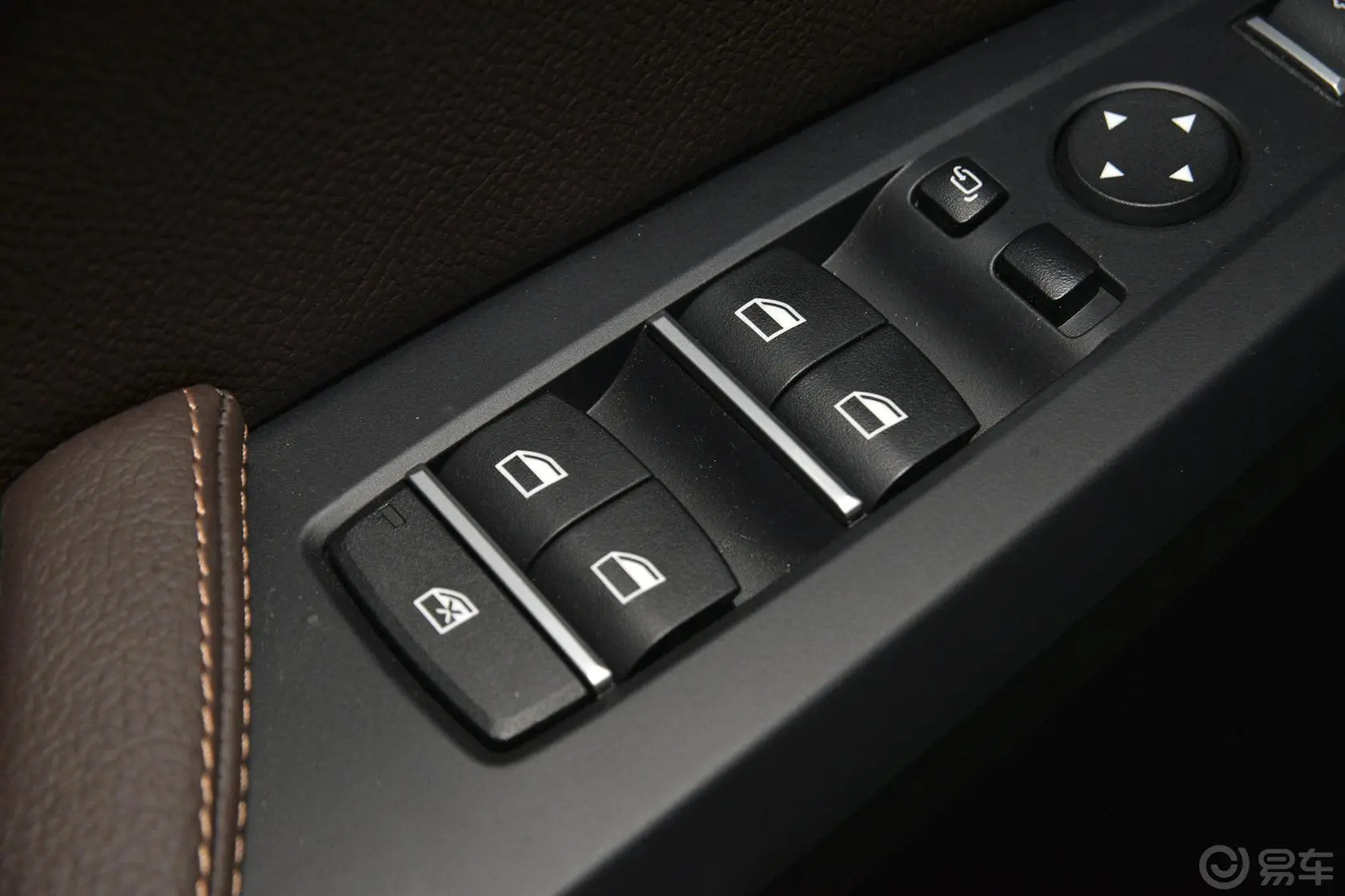 宝马X4xDrive28i M运动版车窗升降键