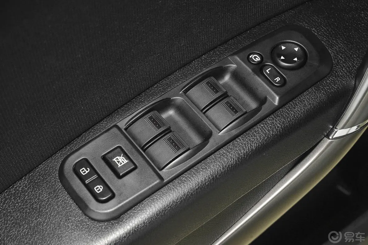 奔腾X802.0L 自动 舒适型车窗升降键
