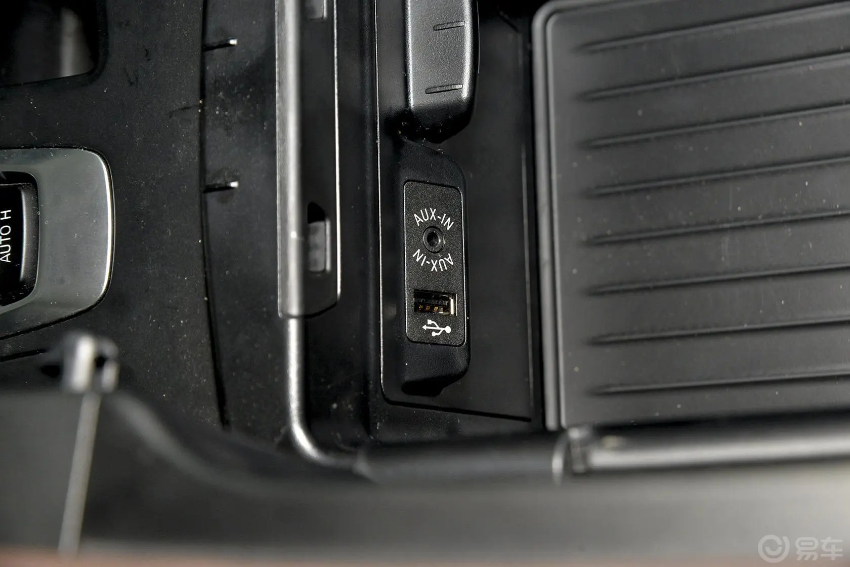 宝马X5(进口)xDrive35i 领先型AUX接口