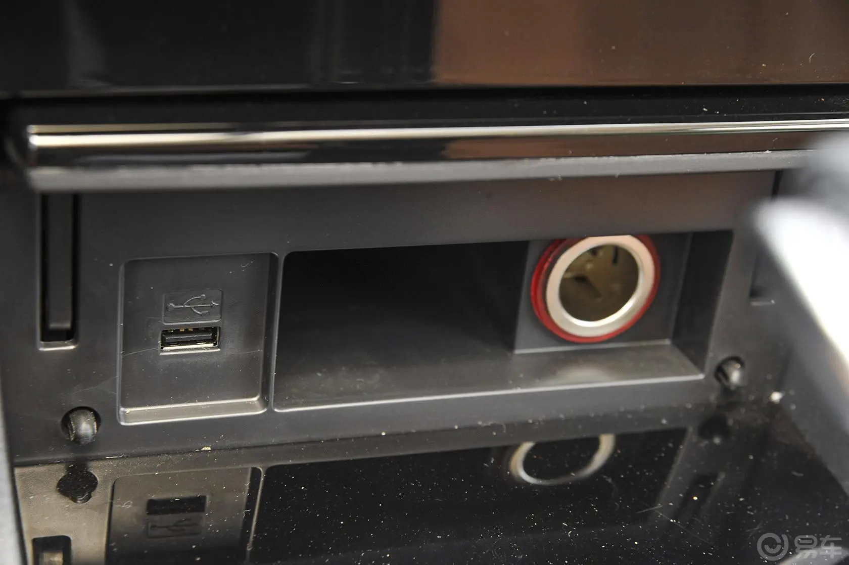野马T70改款 1.8T CVT 优雅型USB接口