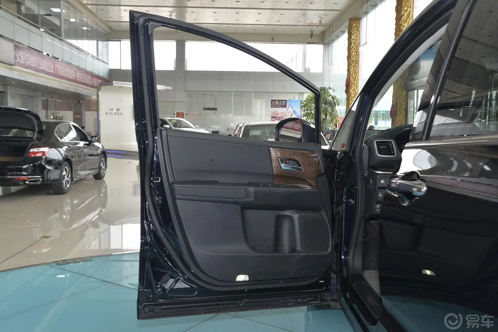 奥德赛改款 2.4L 自动 智享版驾驶员侧车门内门板