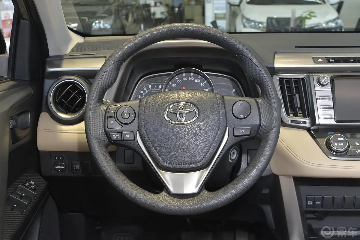 RAV4荣放2.0L CVT 两驱 风尚版方向盘