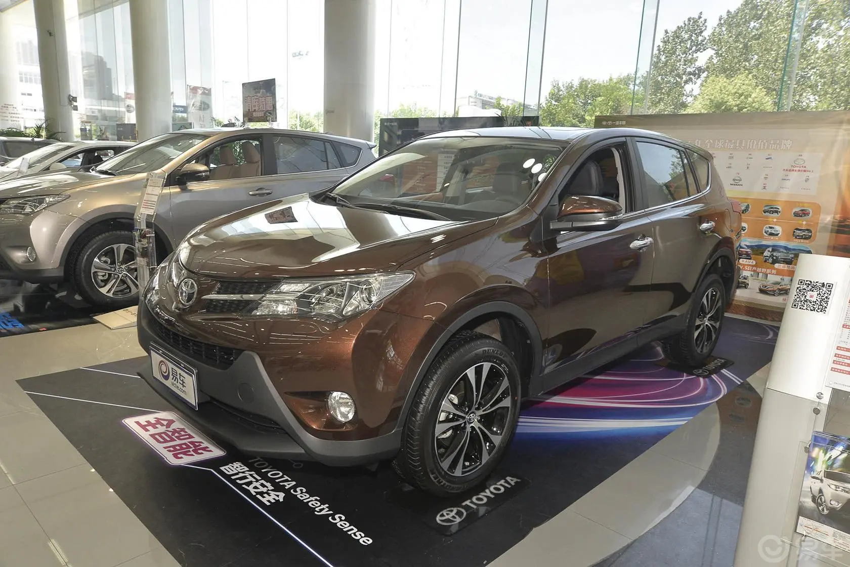 RAV4荣放2.5L 手自一体 精英版侧前45度车头向左水平