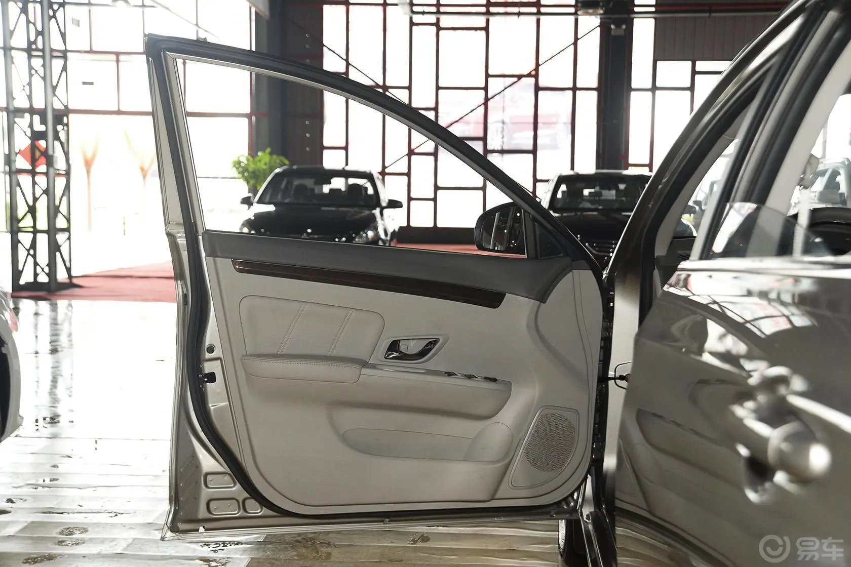 景逸S502.0L 手动 尊享型驾驶员侧车门内门板