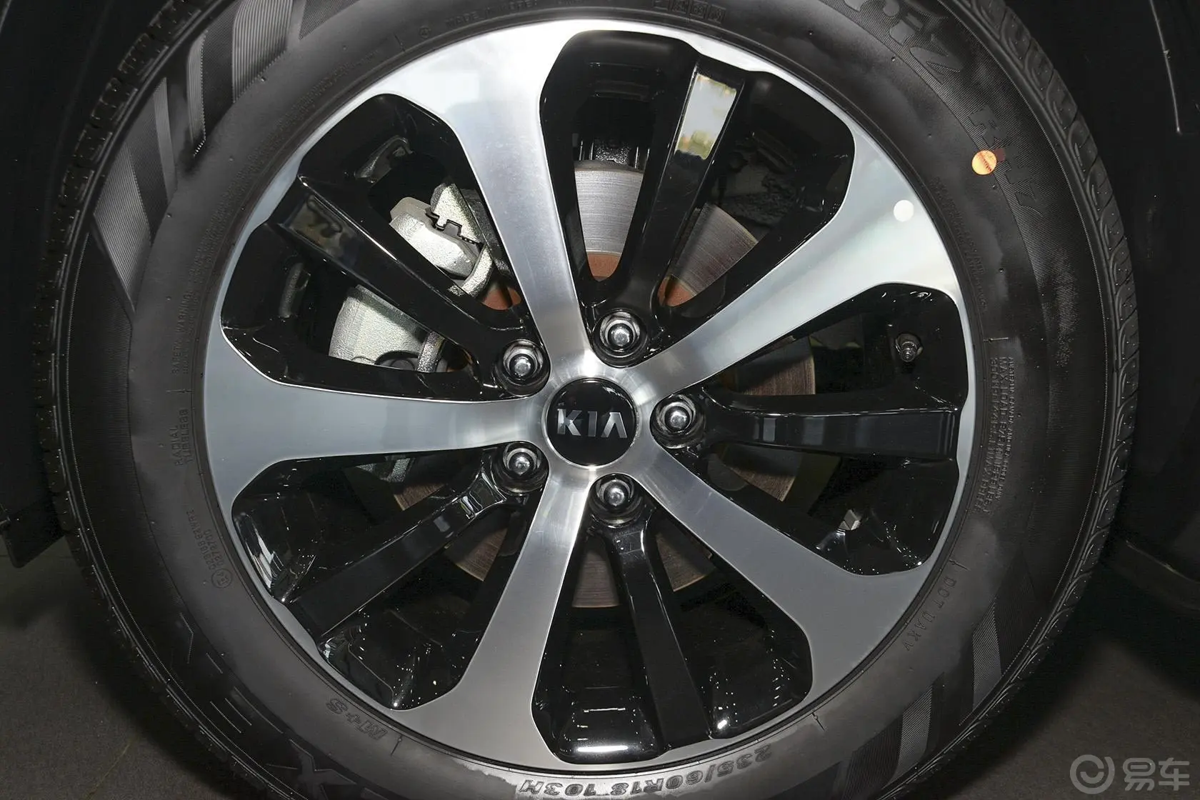 索兰托索兰托L 2.4GDI 汽油 4WD 定制版 七座 国IV轮圈