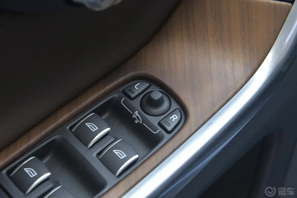 沃尔沃XC60T5 AWD 智越版外后视镜控制键