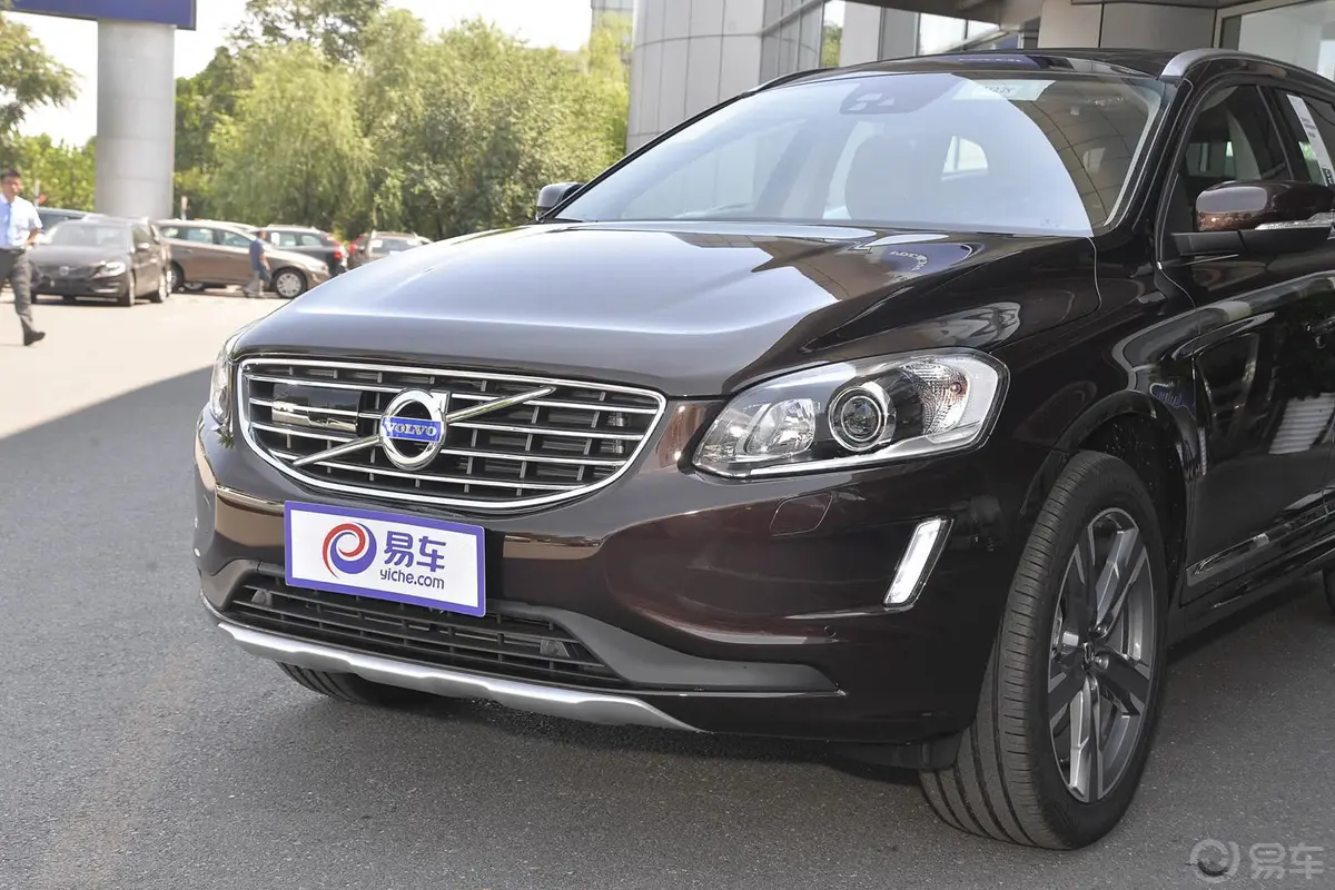 沃尔沃XC60T5 AWD 智越版车头局部