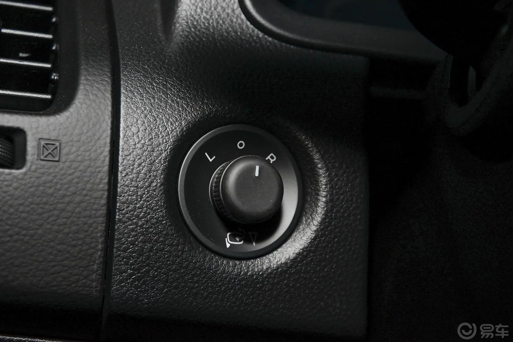 优6 SUV1.8T 自动 时尚升级型外后视镜控制键